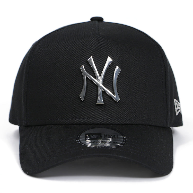 New York Yankees MLB Silver Metal Badge 9FORTY K-Frame Snapback