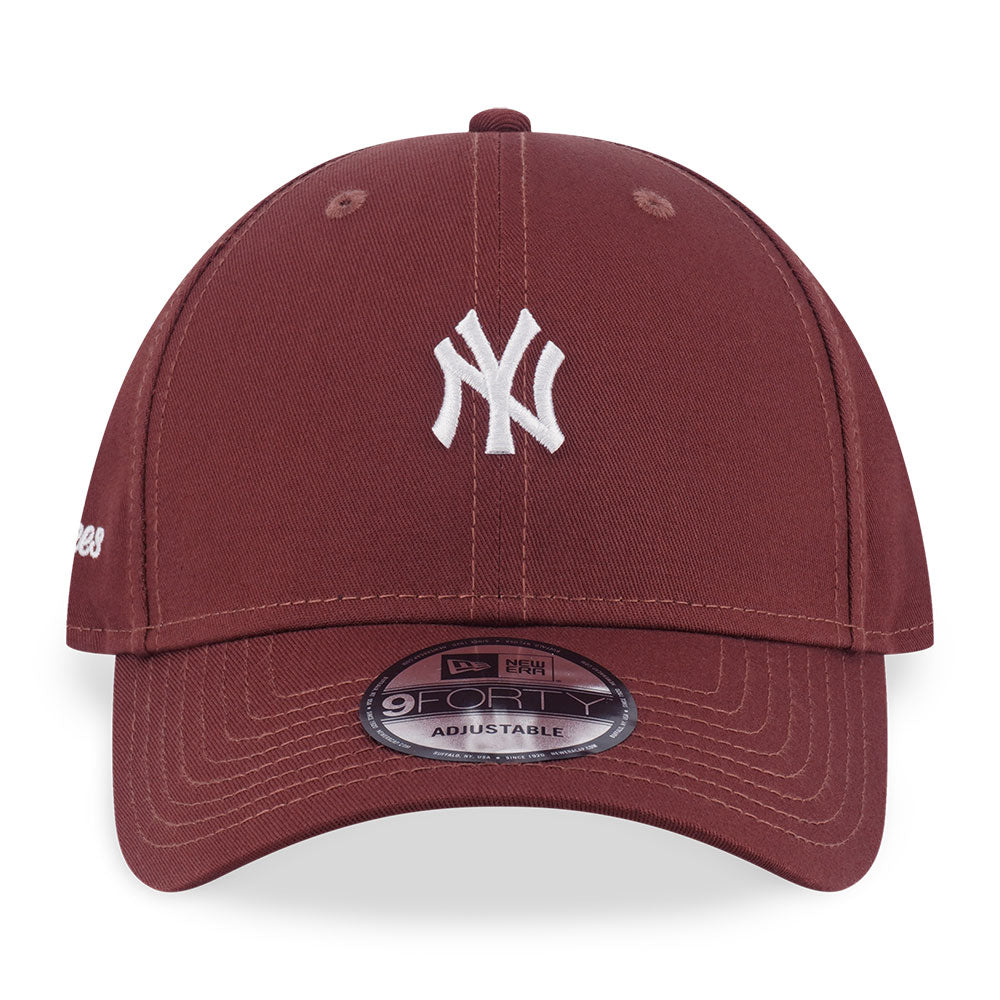 New Era New York Yankees Mini Logo Deep Auburn Color Era FW25 Deep Auburn 9FORTY Adjustable Cap
