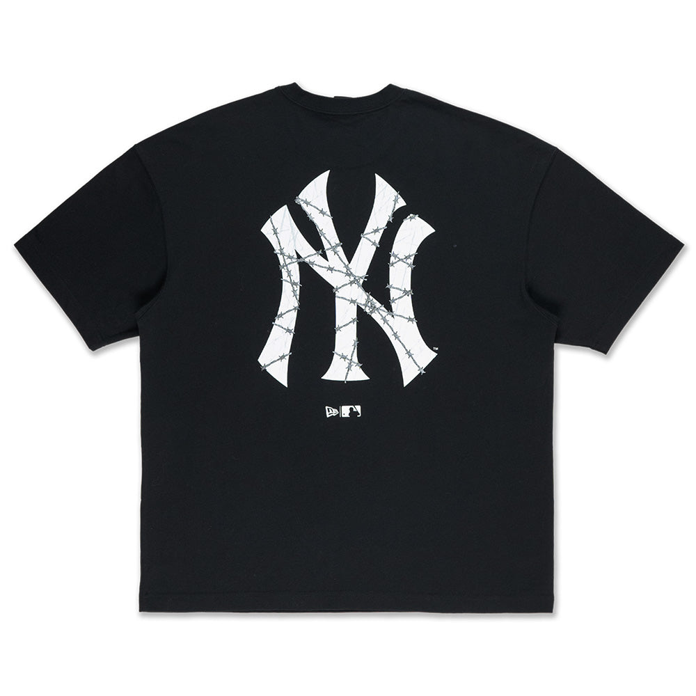 New Era New York Yankees Street Graphic Black Oversized Short Sleeve T-Shirt