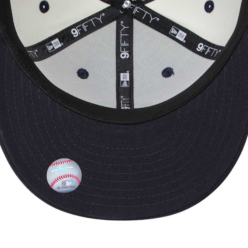 New Era New York Yankees Seasonal Core Chrome White Navy 9FIFTY Snapback Cap (PH Exclusive)