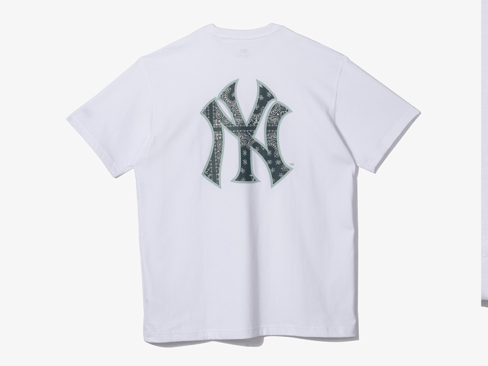 New Era MLB New York Yankees paisley print t-shirt in white