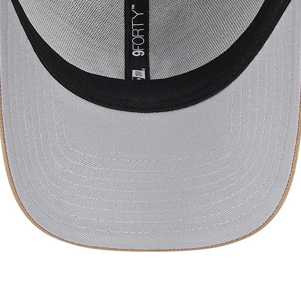 New Era New York Yankees Khaki Classic 9FORTY Trucker Adjustable Cap