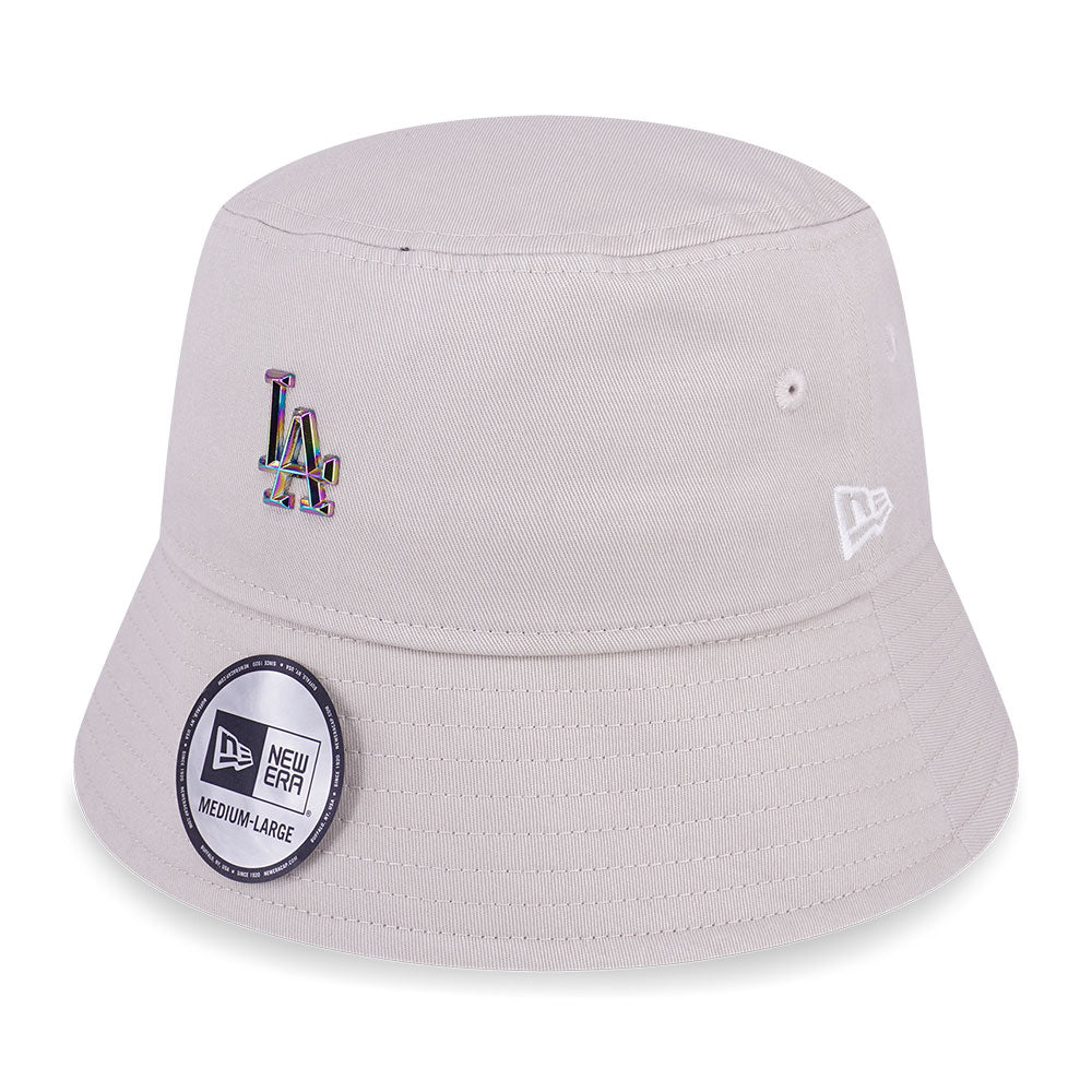 New Era Los Angeles Lakers Metal Badge FW25 Stone Bucket Hat