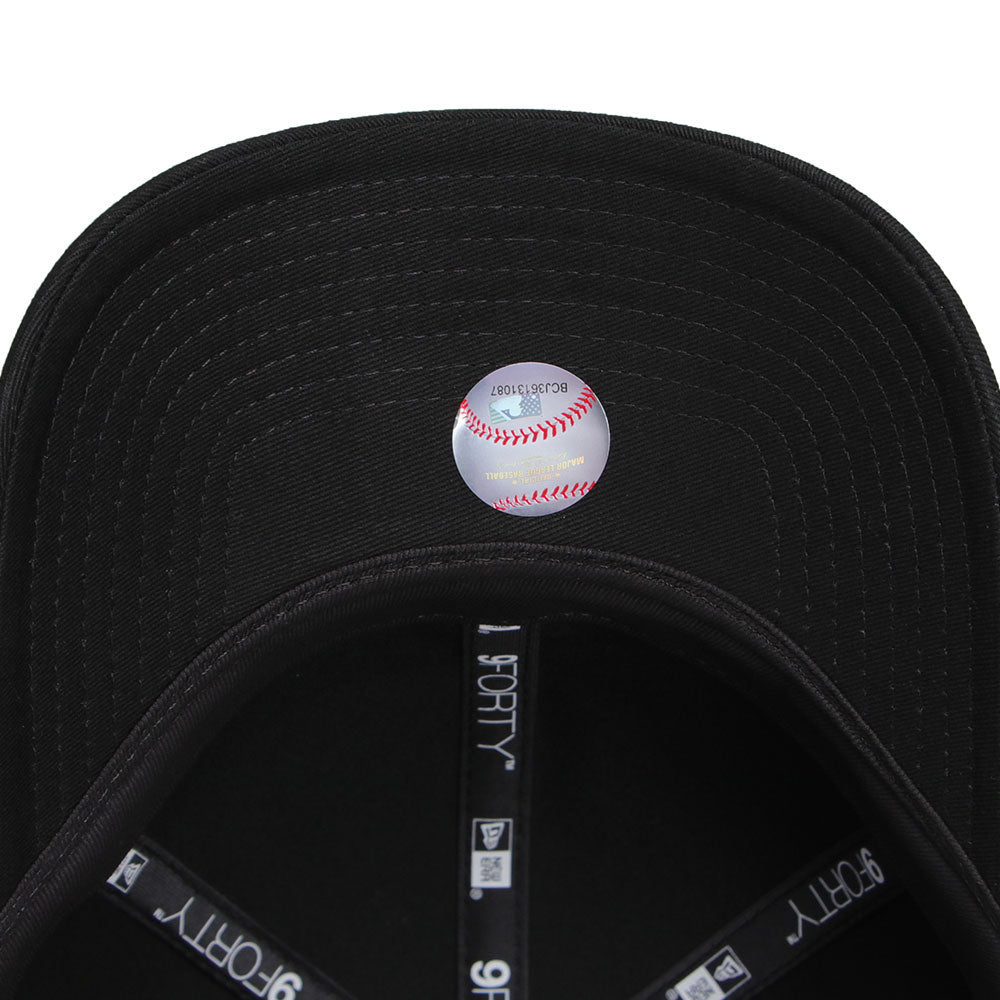 New Era Los Angeles Dodgers Essential Mini Silver Metal Badge 9FORTY Adjustable Cap