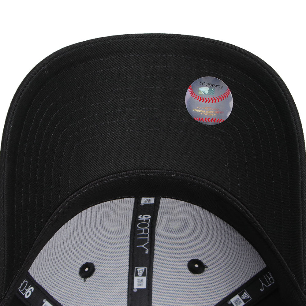 New Era New York Yankees Essential Black Gold 9FORTY Adjustable Cap