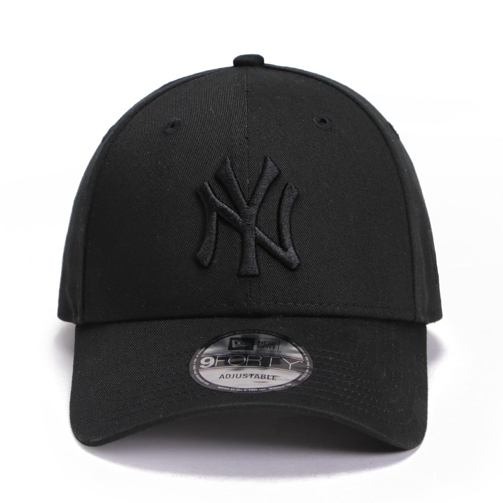 New Era New York Yankees Essential Black on Black 9FORTY Adjustable Cap
