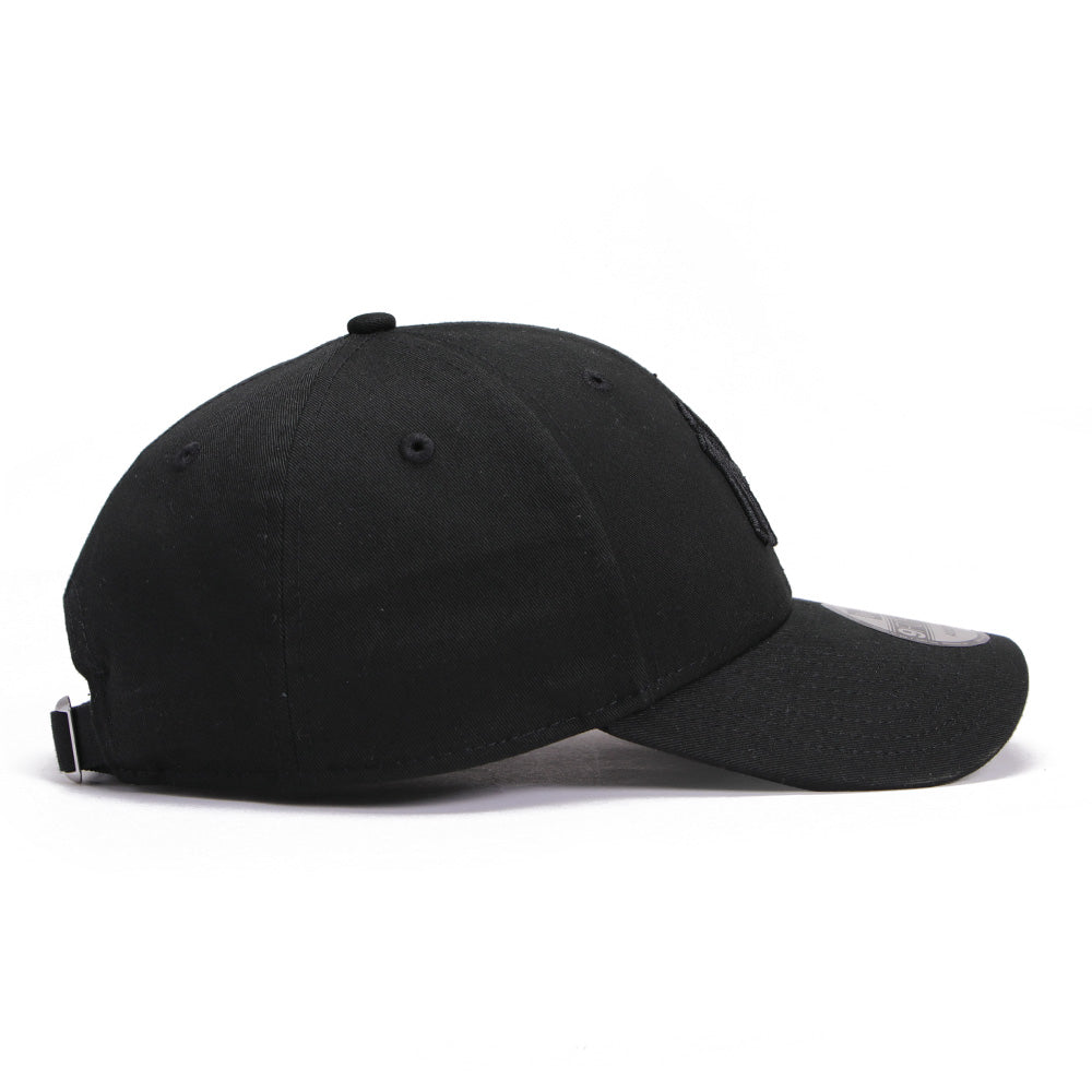 New Era New York Yankees Essential Black on Black 9FORTY Adjustable Cap