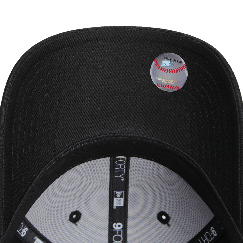 New Era New York Yankees Essential Black on Black 9FORTY Adjustable Cap