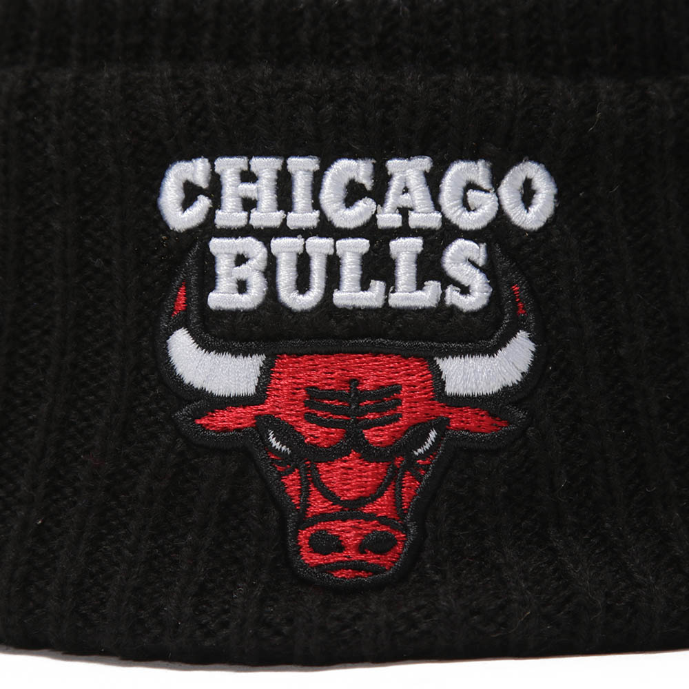 New Era NBA Chicago Bulls Embroided Logo Black Pompon Beanie