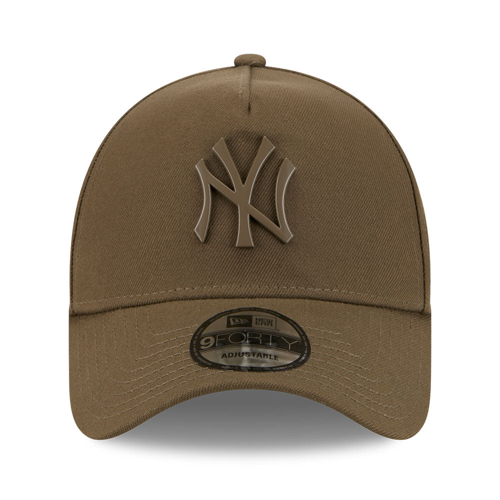 New Era New York Yankees Metal Badge SS26 Moss 9FORTY A-Frame Adjustable Cap