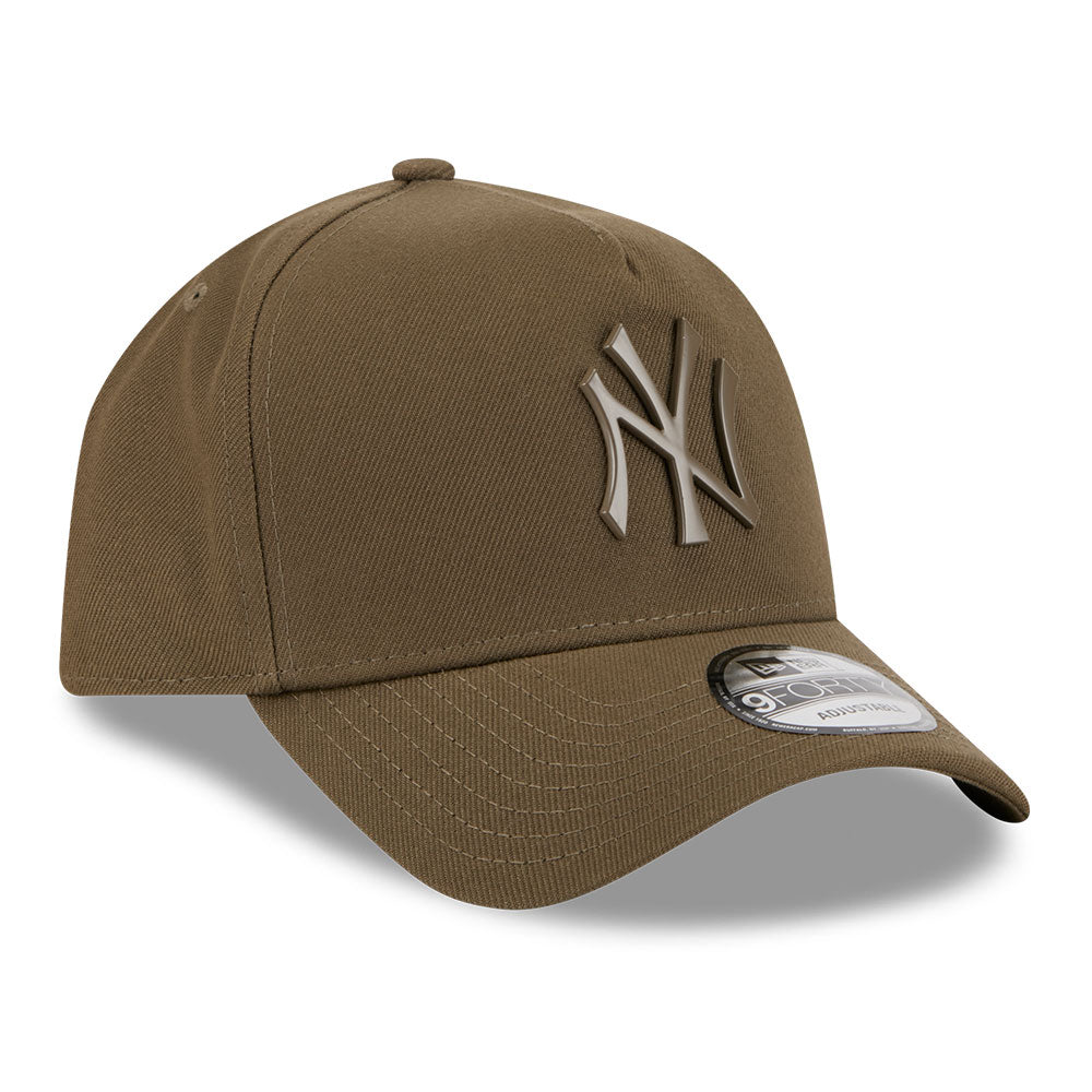 New Era New York Yankees Metal Badge SS26 Moss 9FORTY A-Frame Adjustable Cap