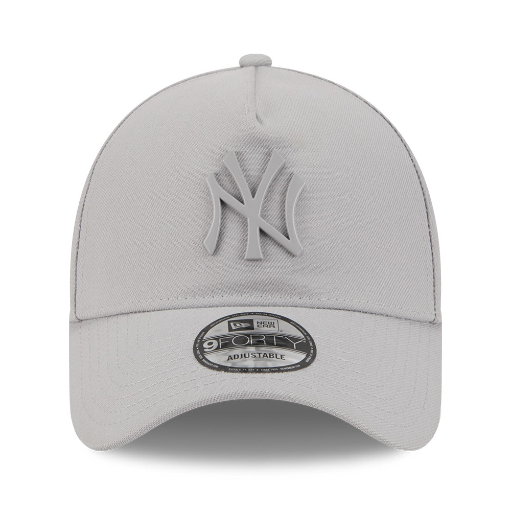New Era New York Yankees Metal Badge SS26 Grey 9FORTY A-Frame Adjustable Cap