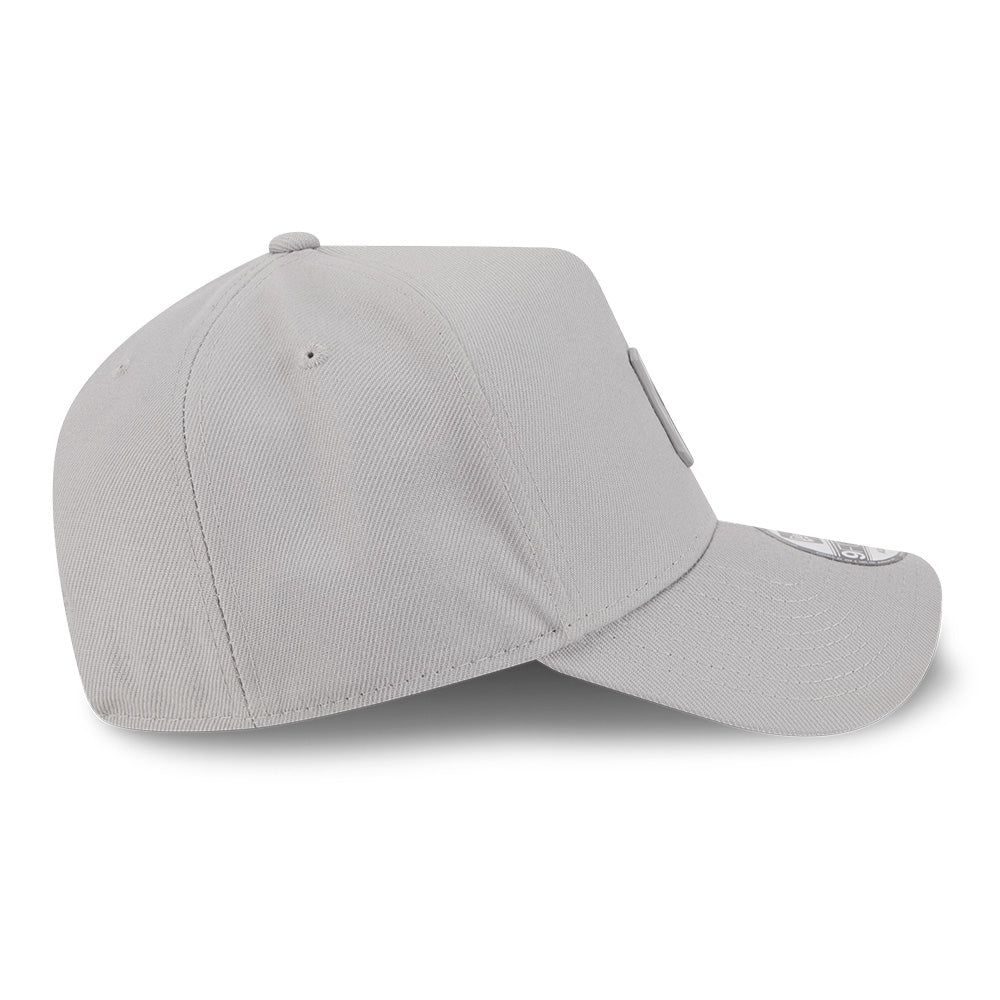 New Era New York Yankees Metal Badge SS26 Grey 9FORTY A-Frame Adjustable Cap