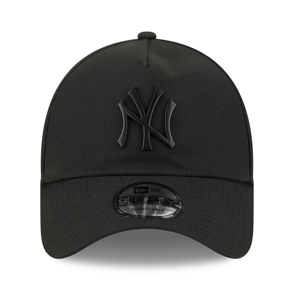 New Era New York Yankees Metal Badge SS26 Black 9FORTY A-Frame Adjustable Cap