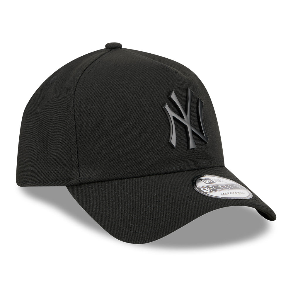 New Era New York Yankees Metal Badge SS26 Black 9FORTY A-Frame Adjustable Cap