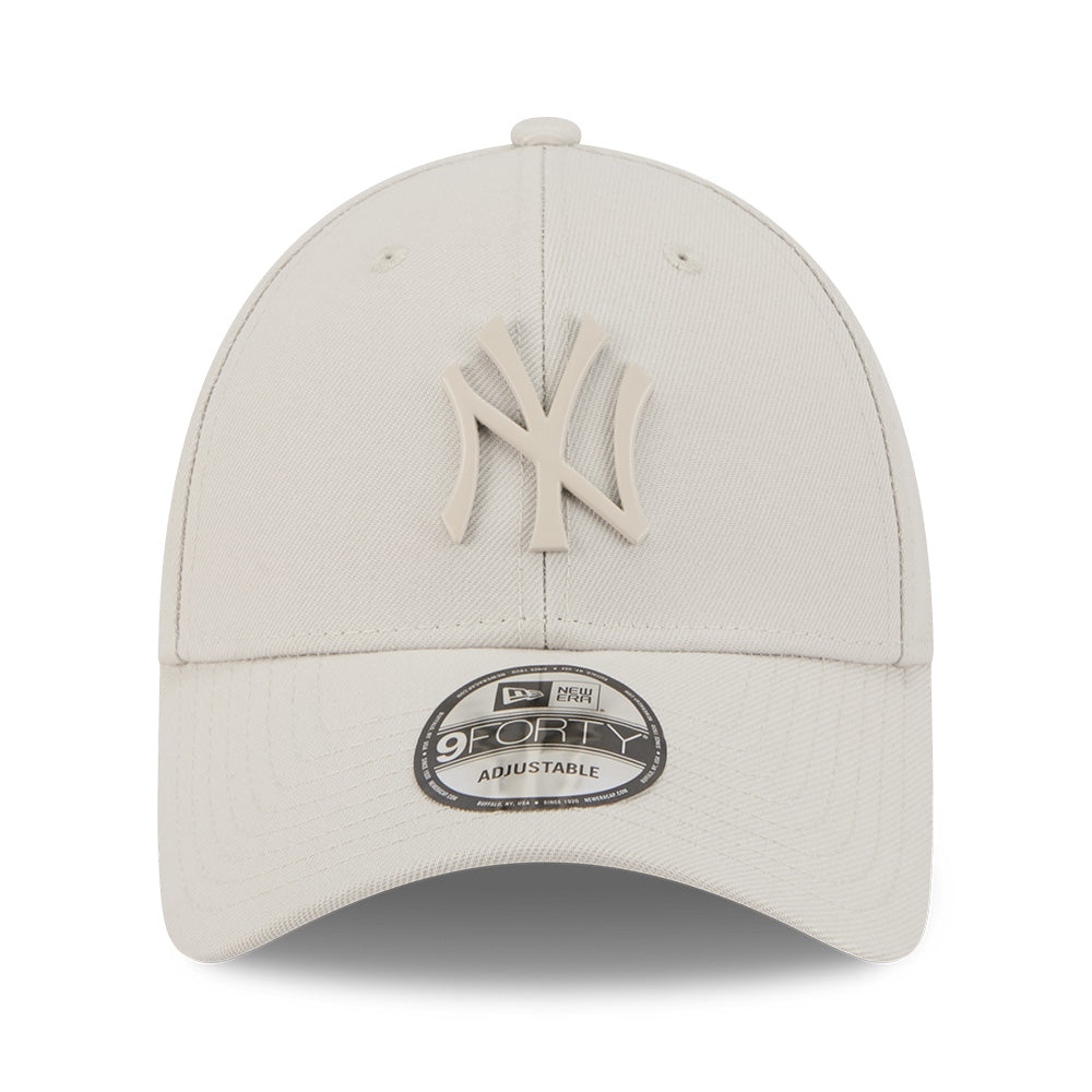 New Era New York Yankees Metal Badge SS26 Stone 9FORTY Adjustable Cap
