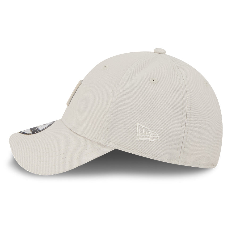 New Era New York Yankees Metal Badge SS26 Stone 9FORTY Adjustable Cap