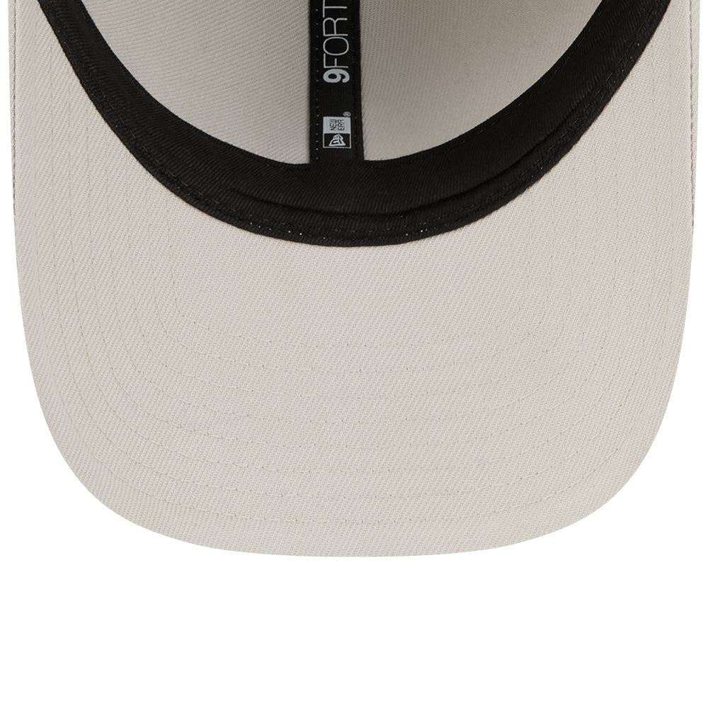 New Era New York Yankees Metal Badge SS26 Stone 9FORTY Adjustable Cap