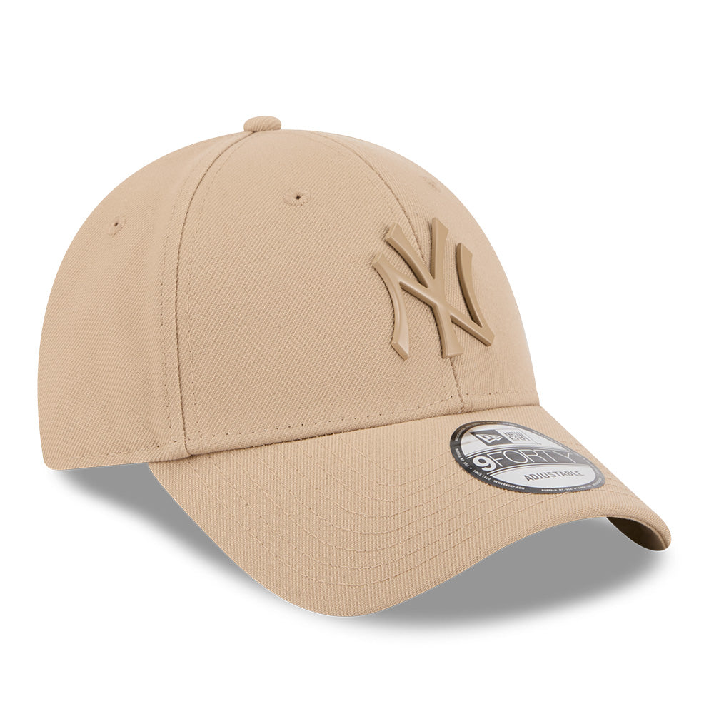 New Era New York Yankees Metal Badge SS26 Camel 9FORTY Adjustable Cap