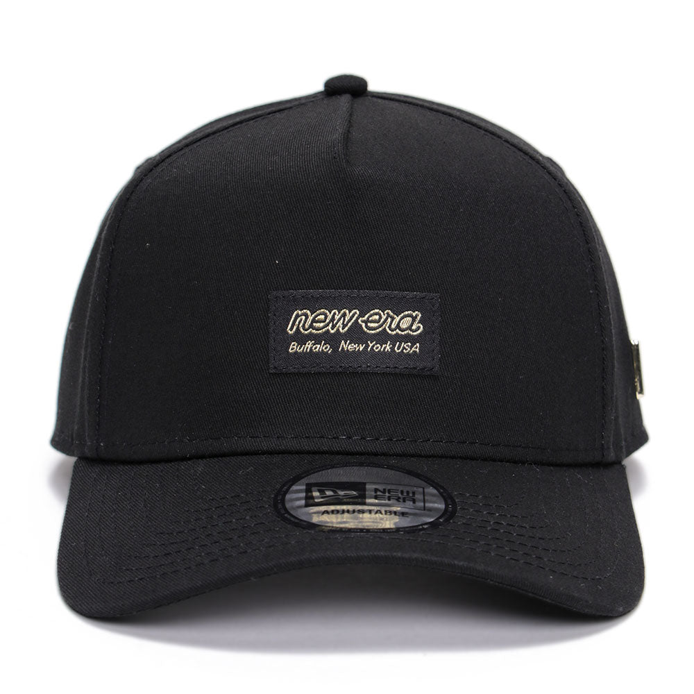 New Era Script Flag Metal Badge Black Gold 9FORTY A-Frame Snapback Cap