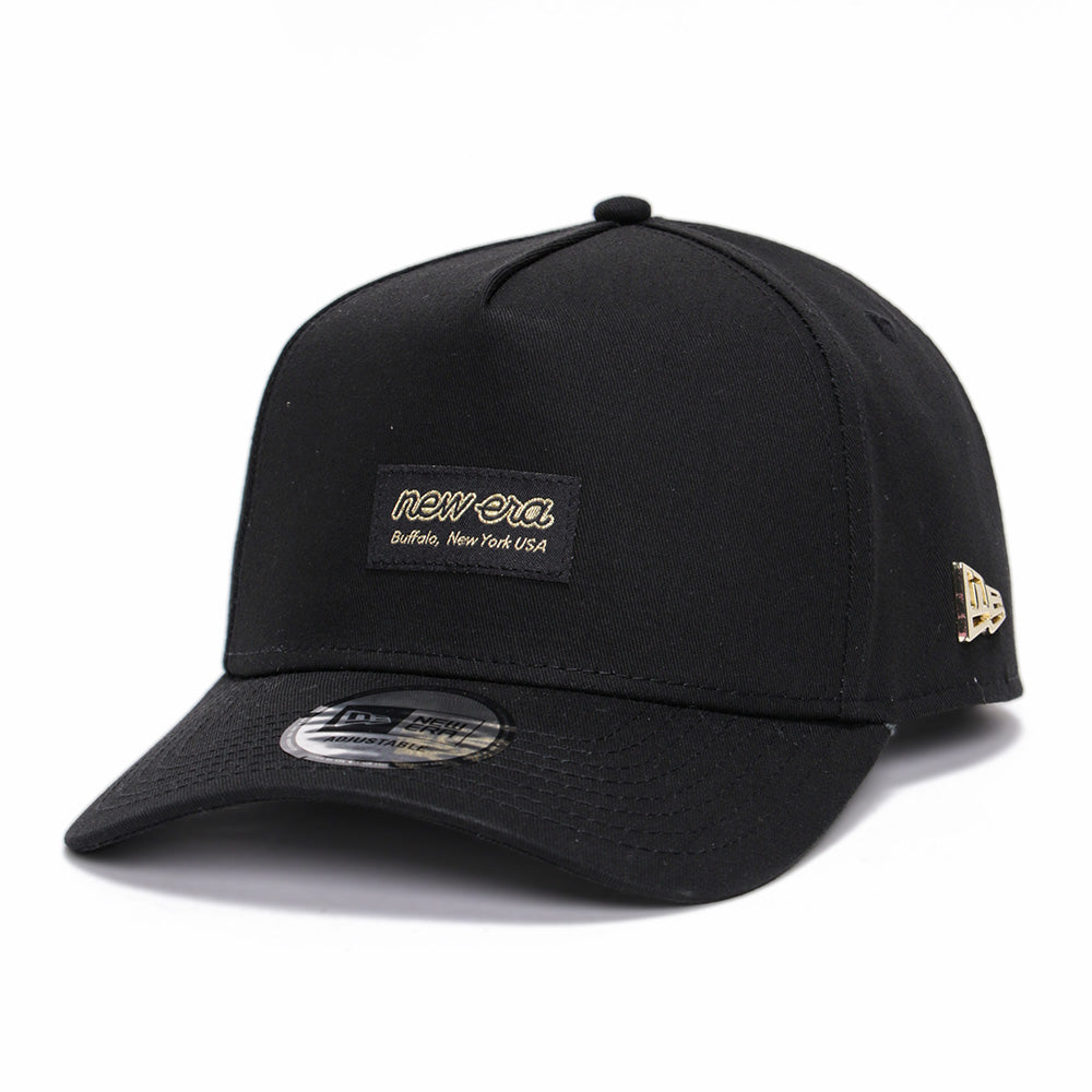 New Era Script Flag Metal Badge Black Gold 9FORTY A-Frame Snapback Cap