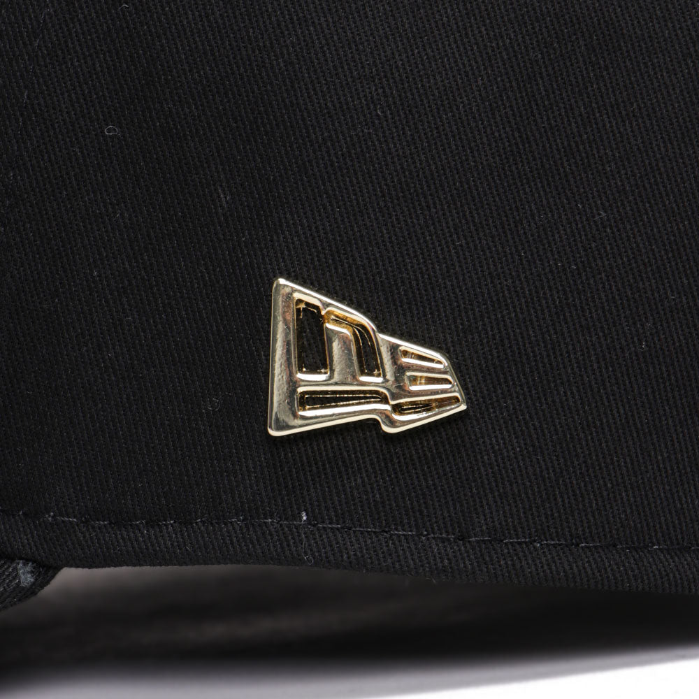 New Era Script Flag Metal Badge Black Gold 9FORTY A-Frame Snapback Cap