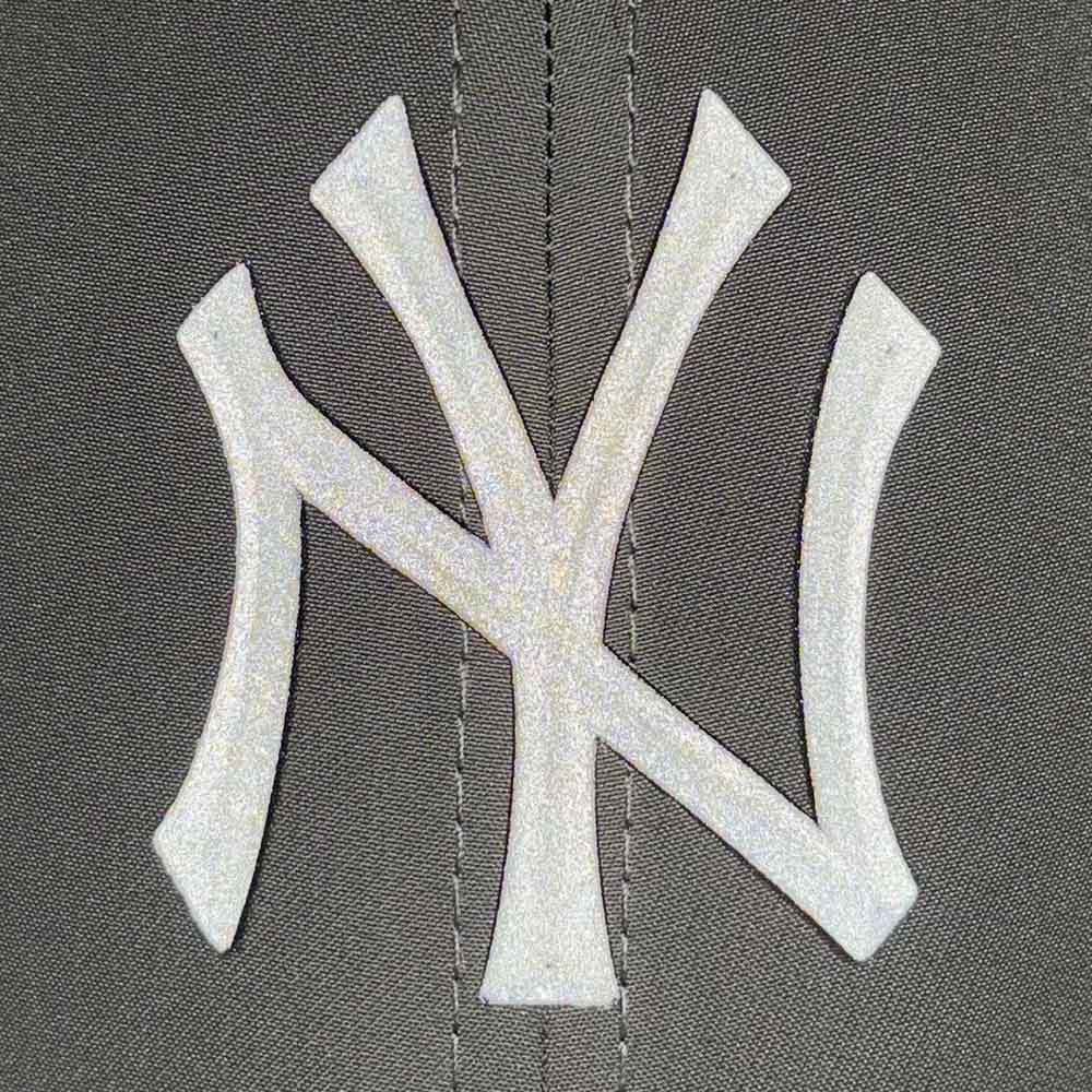 New Era New York Yankees TPU Badge FW25 Grey 9FORTY A-Frame Adjustable Cap