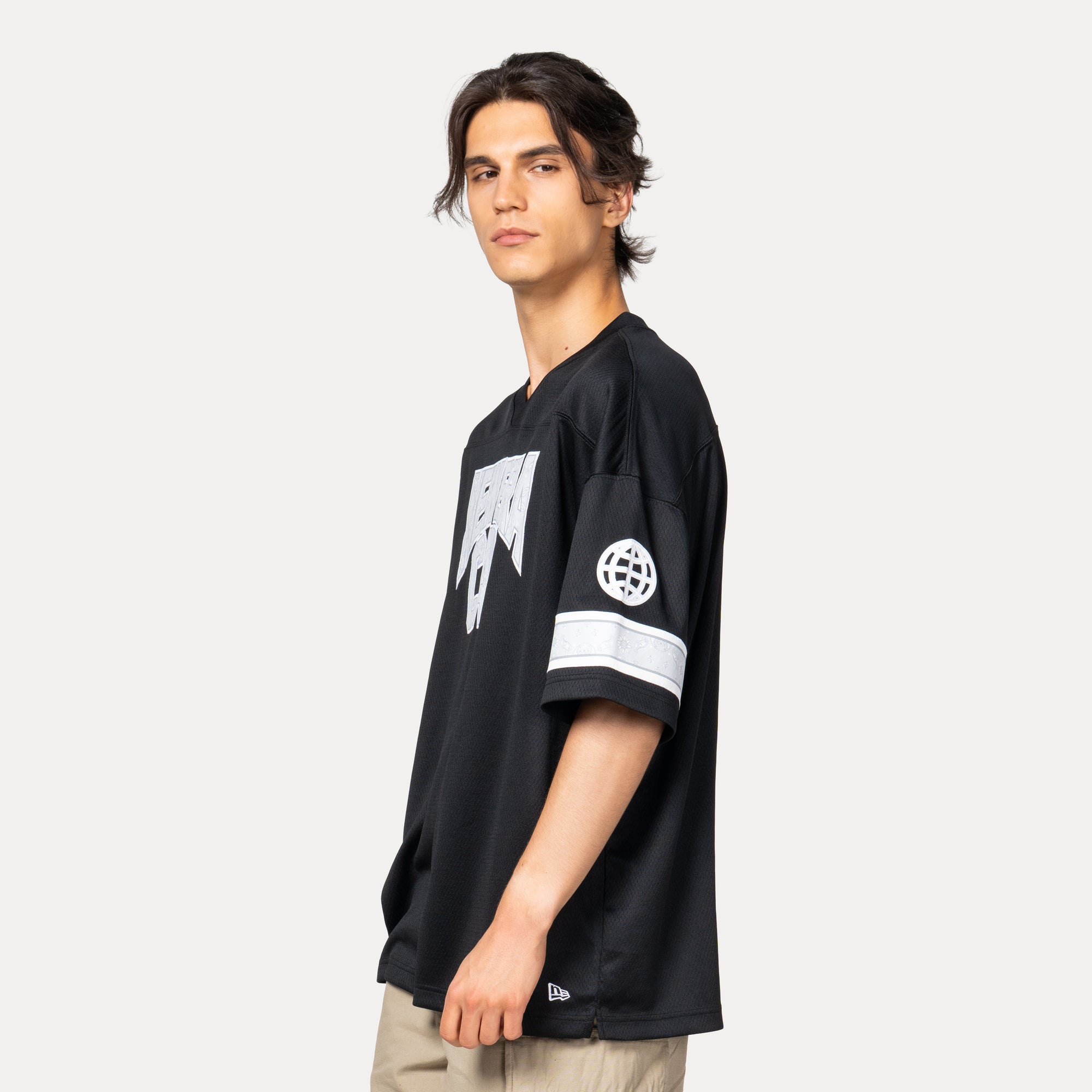 New Era Street Swing Black Oversized Short Sleeve V Neck T-Shirt