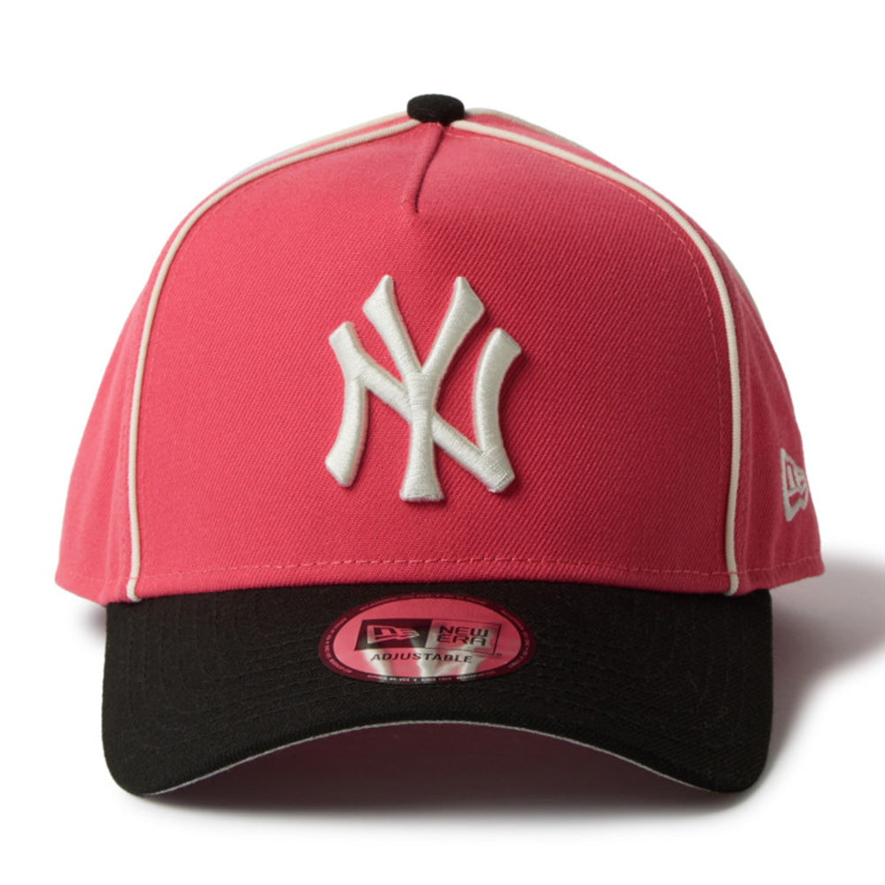 New Era New York Yankees Pipping Two Tone Coral 9FORTY Adjustable Cap