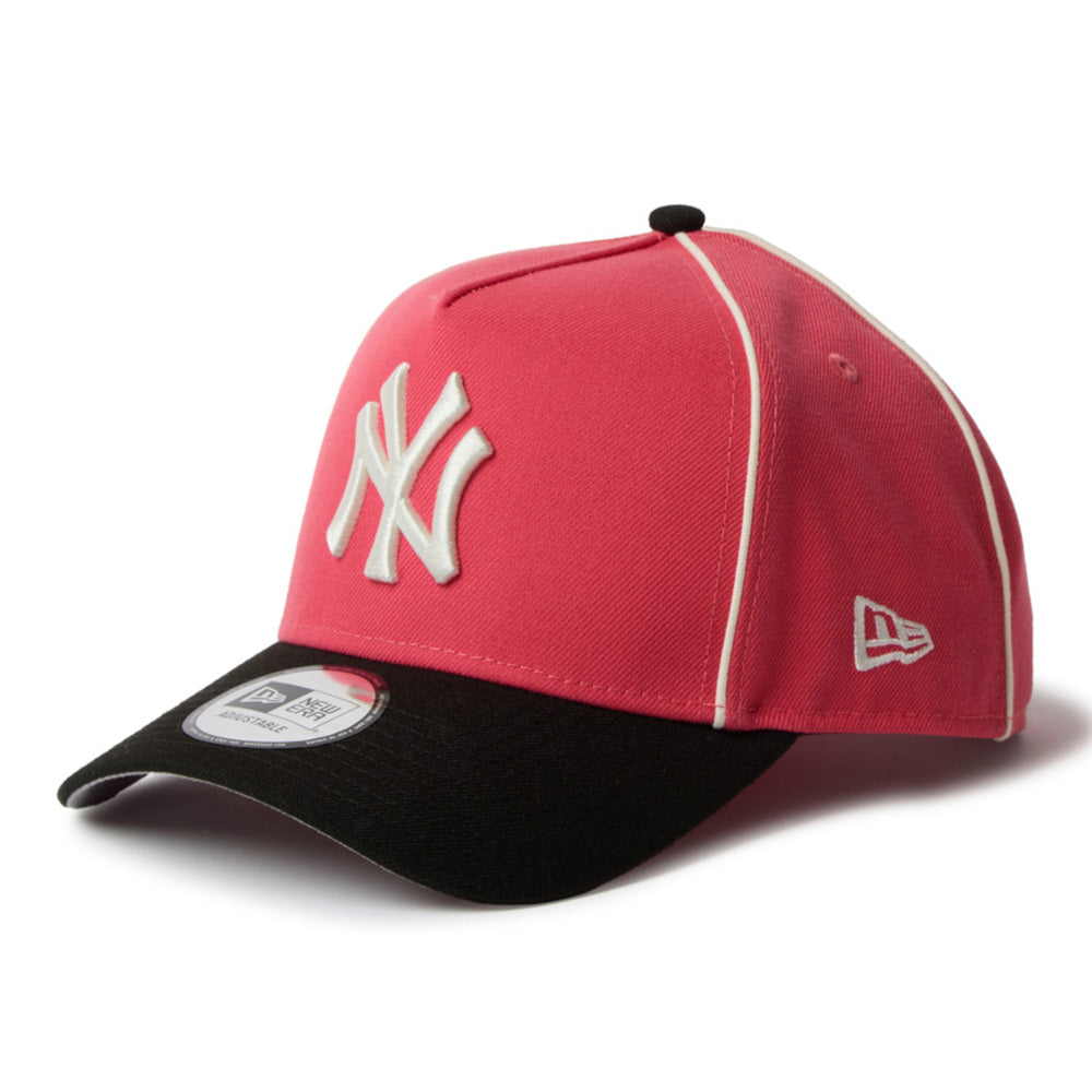 New Era New York Yankees Pipping Two Tone Coral 9FORTY Adjustable Cap