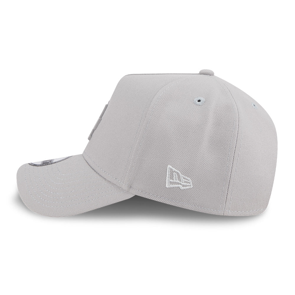 New Era Los Angeles Dodgers Metal Badge SS26 Grey 9FORTY A-Frame Adjustable Cap