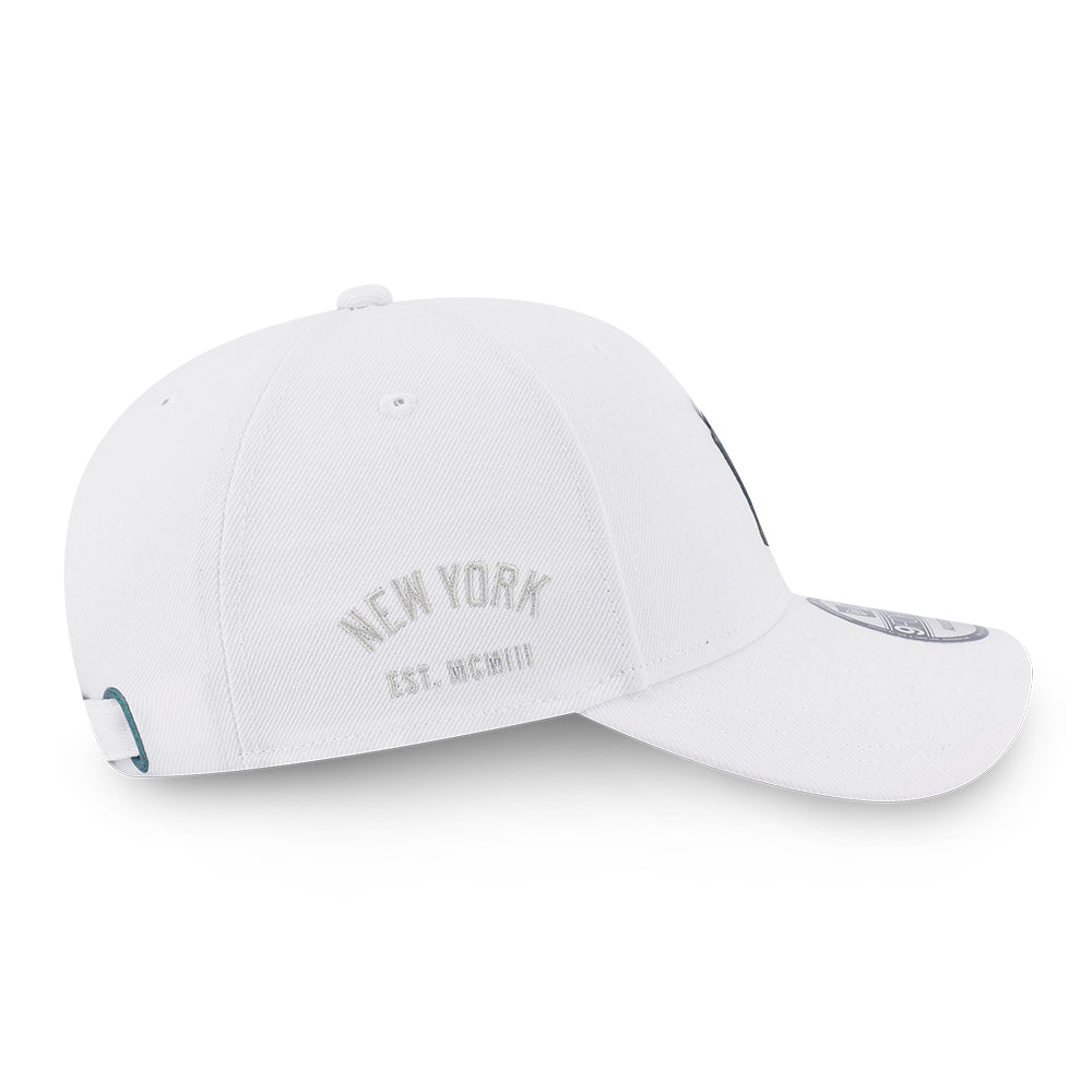 New Era New York Yankees Metal Badge Bronze Green White 9FORTY Adjustable Cap