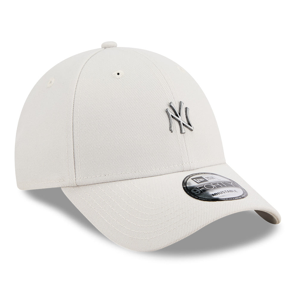 New Era New York Yankees Rough Mini Metal Badge SS26 Vintage Stone 9FORTY Adjustable Cap