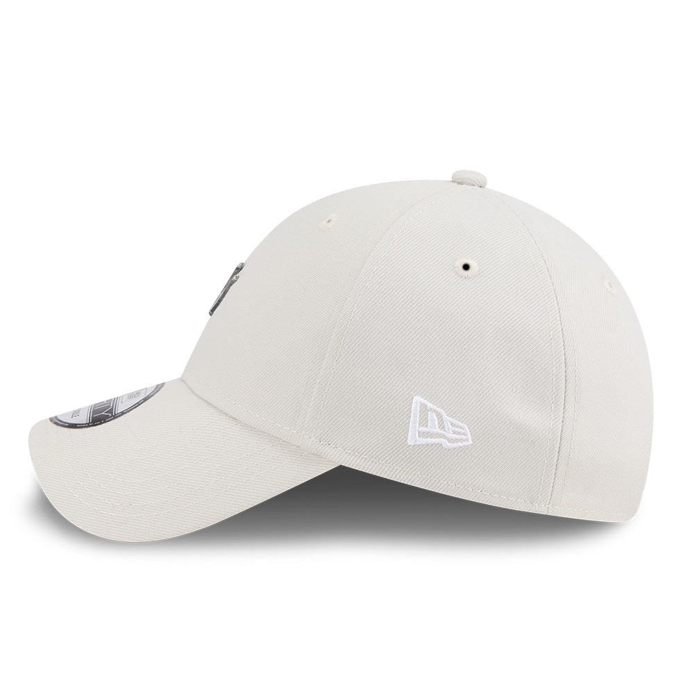 New Era New York Yankees Rough Mini Metal Badge SS26 Vintage Stone 9FORTY Adjustable Cap