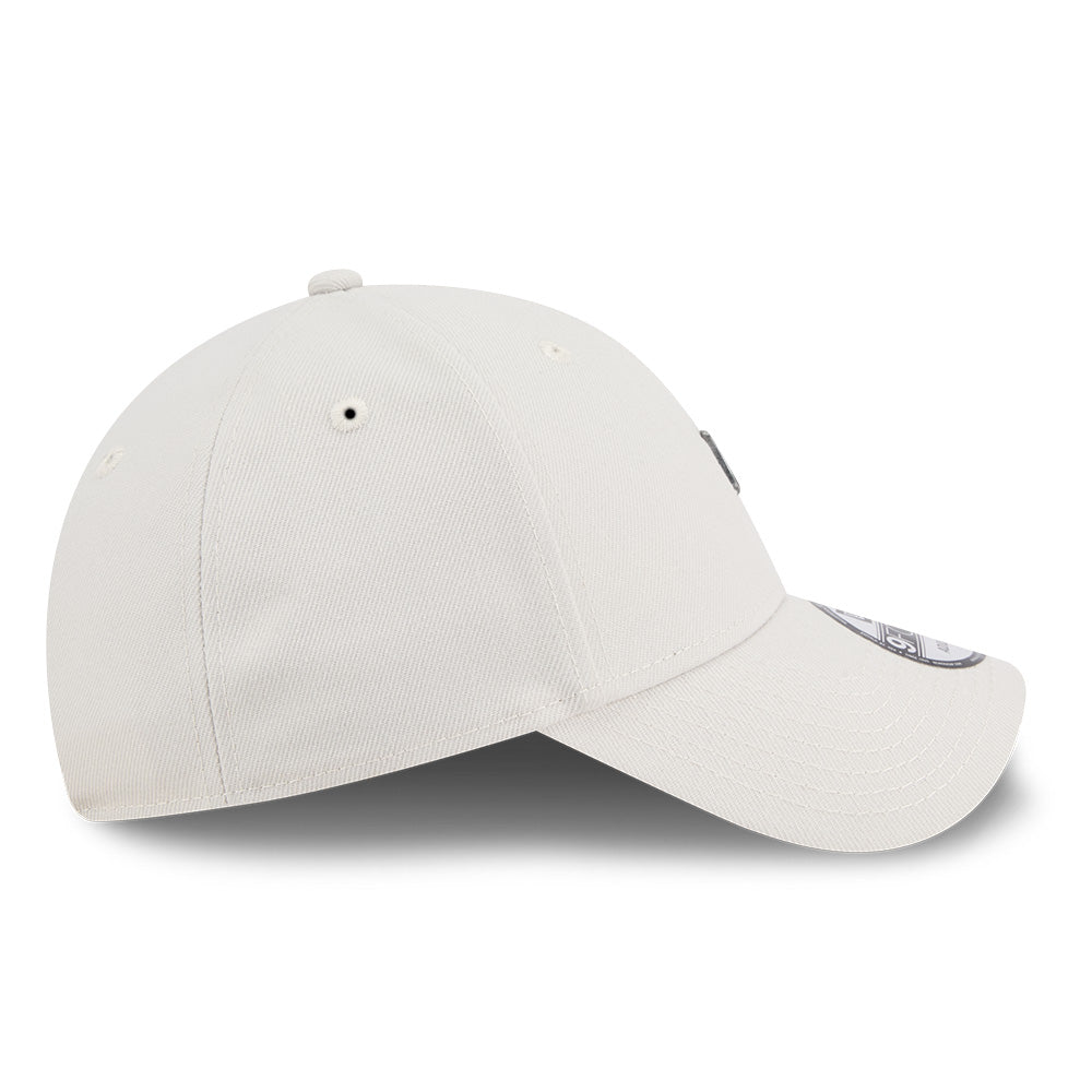 New Era New York Yankees Rough Mini Metal Badge SS26 Vintage Stone 9FORTY Adjustable Cap