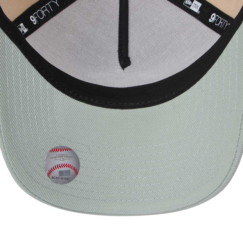 New Era New York Yankees Seasonal Core Oatmilk Everest Green 9FORTY A-Frame Snapback Cap (PH Exclusive)
