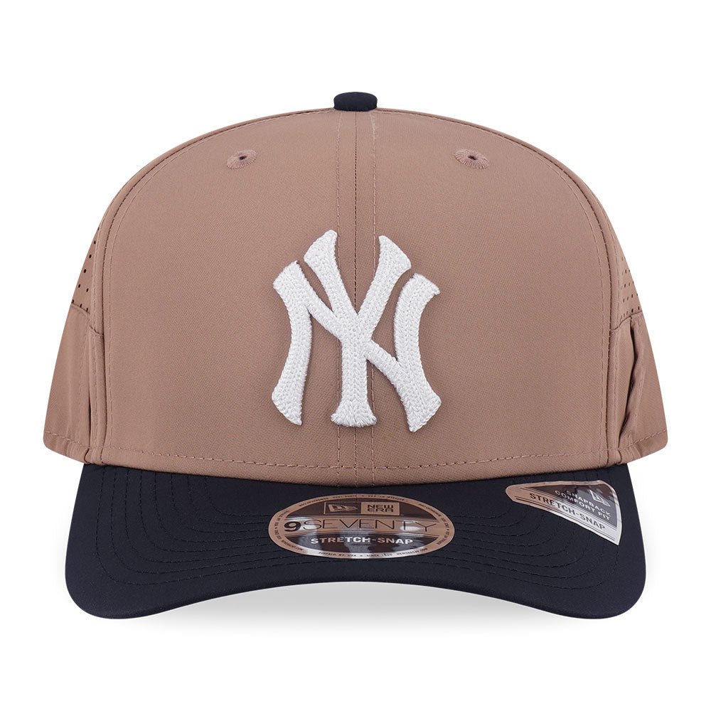 New Era New York Yankees Khaki Black 9SEVENTY Stretch Snapback Cap (with Sunglass Holder)