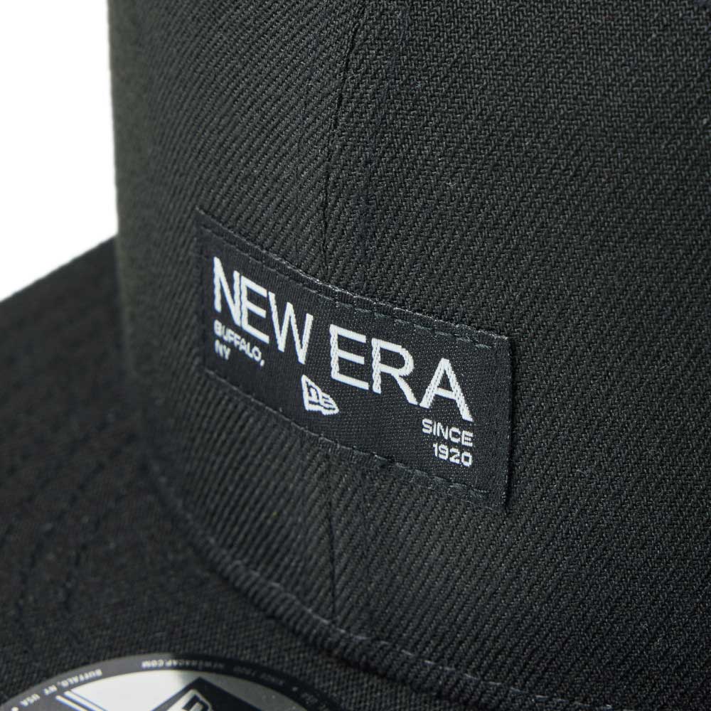 New Era Silver Wordmark Metal Flag Black 9FIFTY Snapback Cap