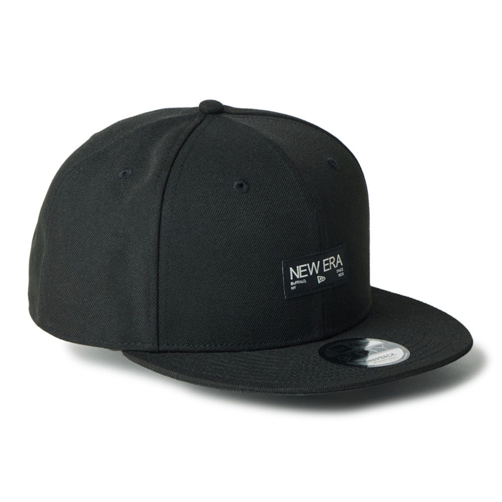 New Era Silver Wordmark Metal Flag Black 9FIFTY Snapback Cap