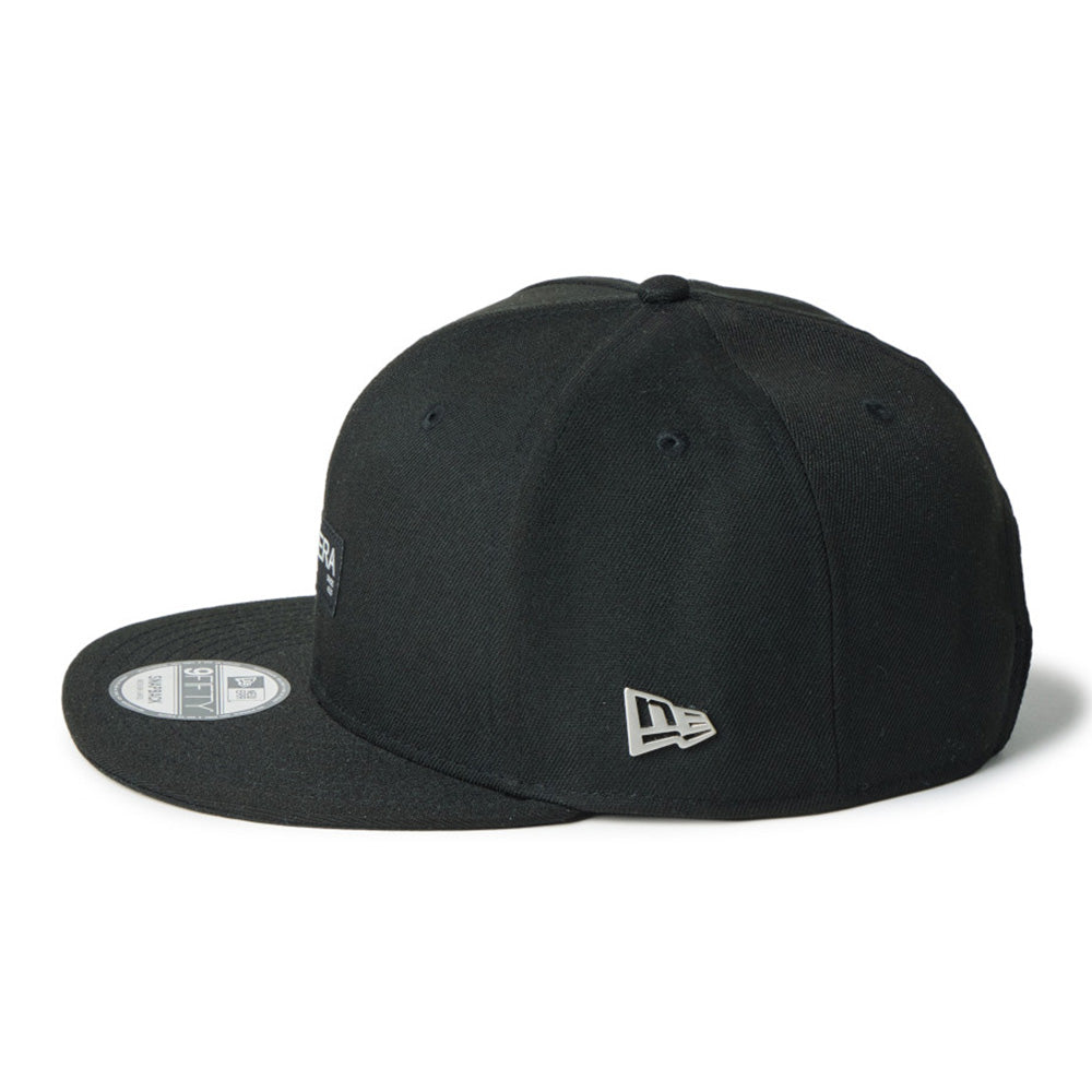 New Era Silver Wordmark Metal Flag Black 9FIFTY Snapback Cap