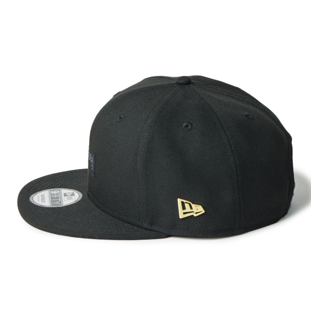 New Era Black Wordmark Metal Flag Black 9FIFTY Snapback Cap