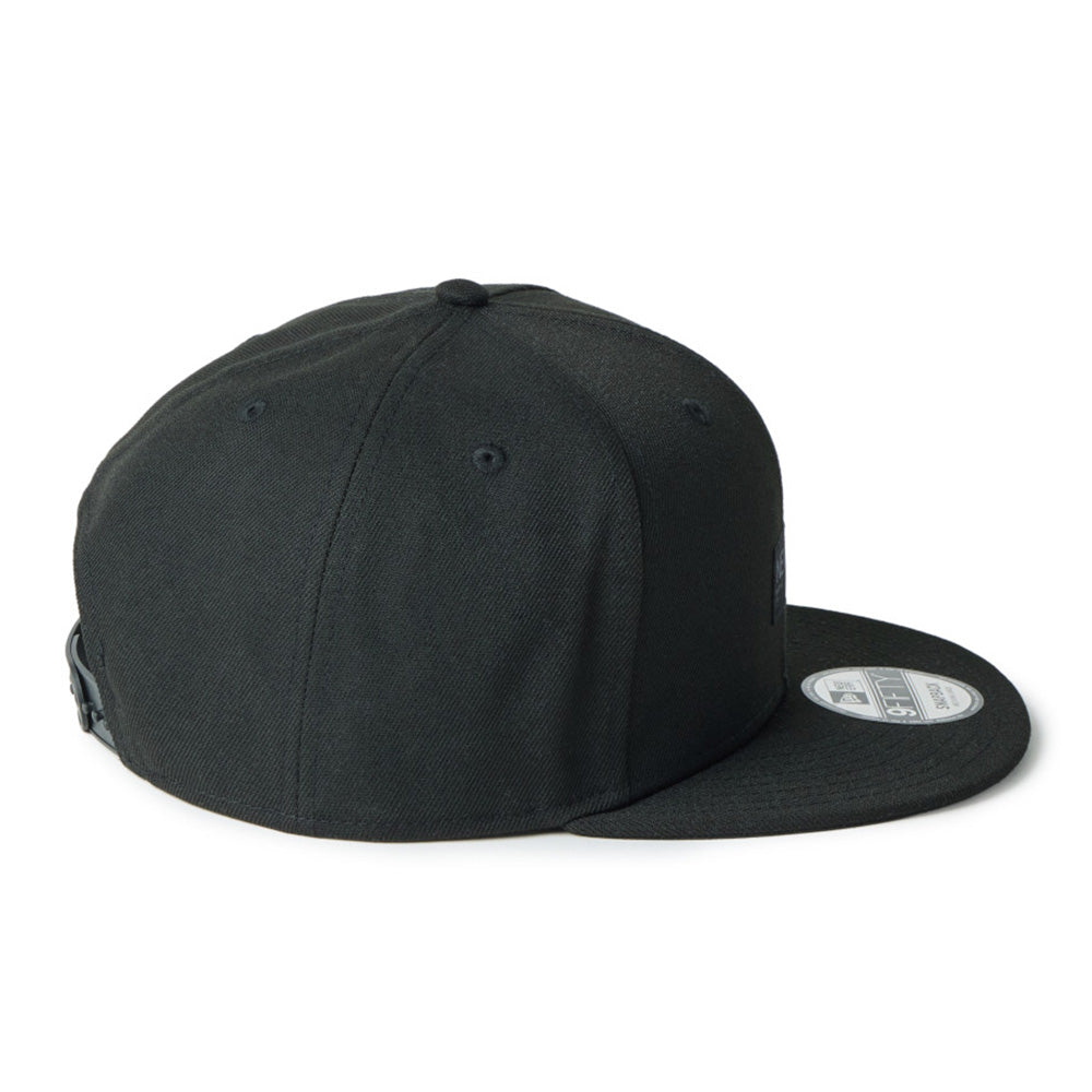 New Era Black Wordmark Metal Flag Black 9FIFTY Snapback Cap