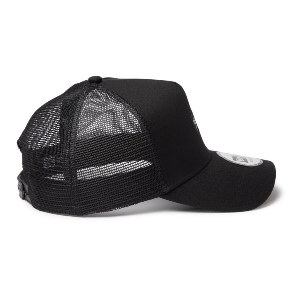New Era Silver Wordmark Metal Flag Black 9FORTY A-Frame Trucker Snapback Cap