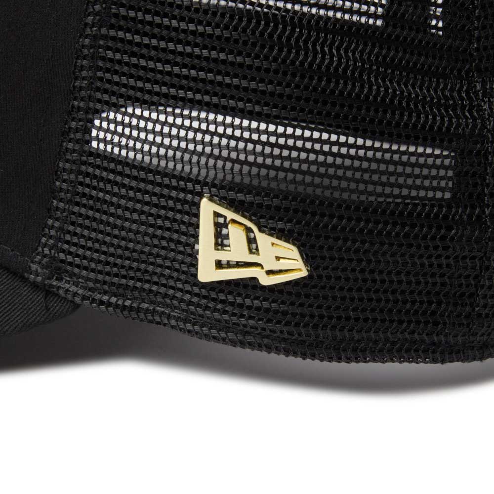 New Era Black Wordmark Metal Flag Black 9FORTY A-Frame Trucker Snapback Cap