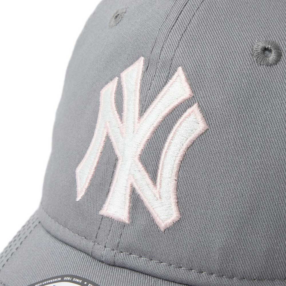 New York Yankees Sakuranagashi Grey 9TWENTY Adjustable Cap
