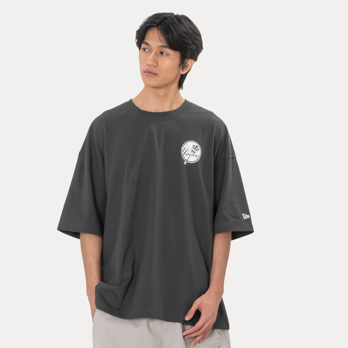 New Era New York Yankees Sugary Twist Steel Clouds Oversized COOLERA Short Sleeve T-Shirt