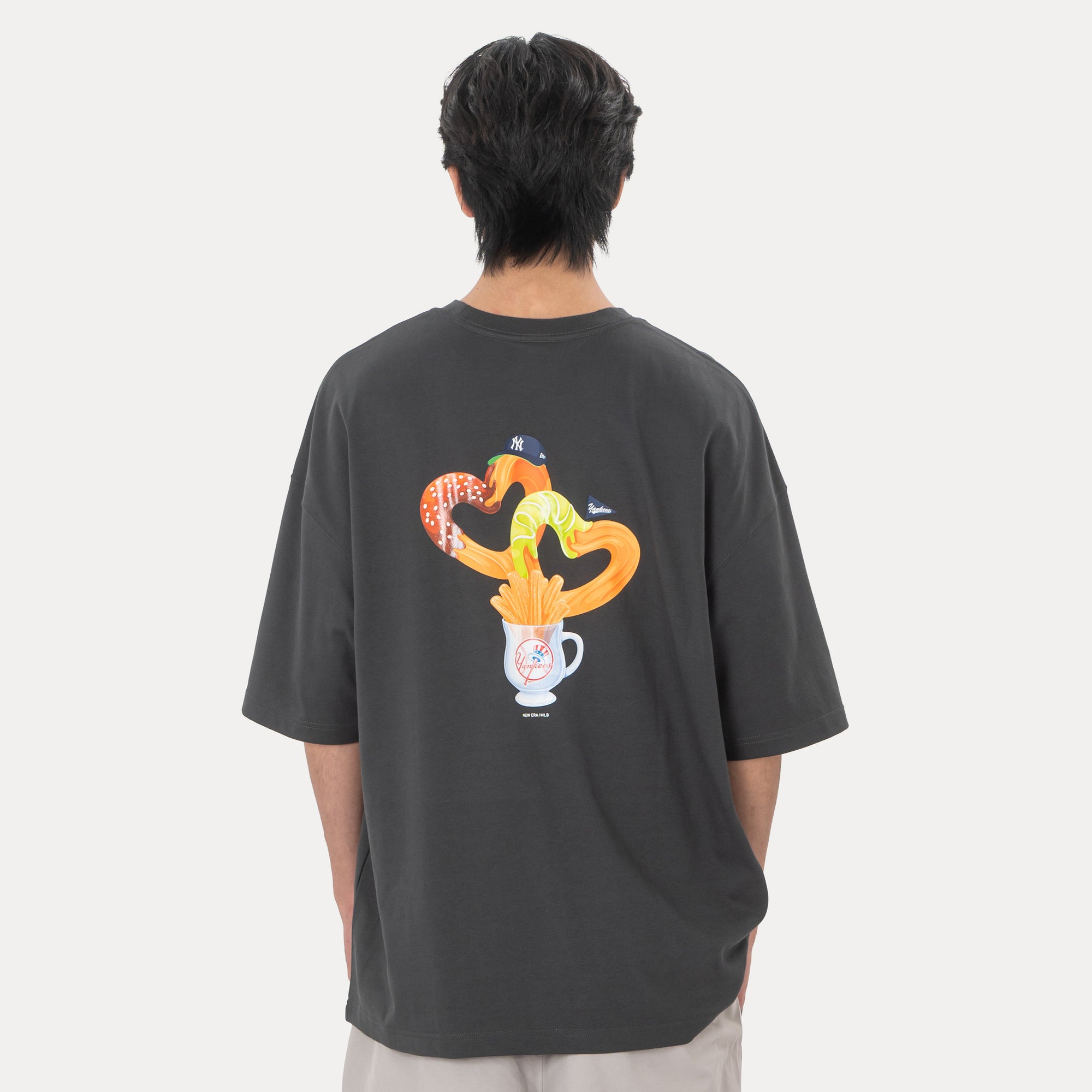New Era New York Yankees Sugary Twist Steel Clouds Oversized COOLERA Short Sleeve T-Shirt