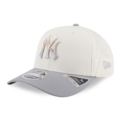 New York Yankees Gradient FW26 Chrome White Grey 9SEVENTY Stretch Snapback Cap