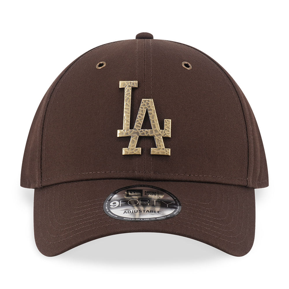 New Era Los Angeles Dodgers Hammered Metal Badge FW26 Walnut 9FORTY Adjustable Cap