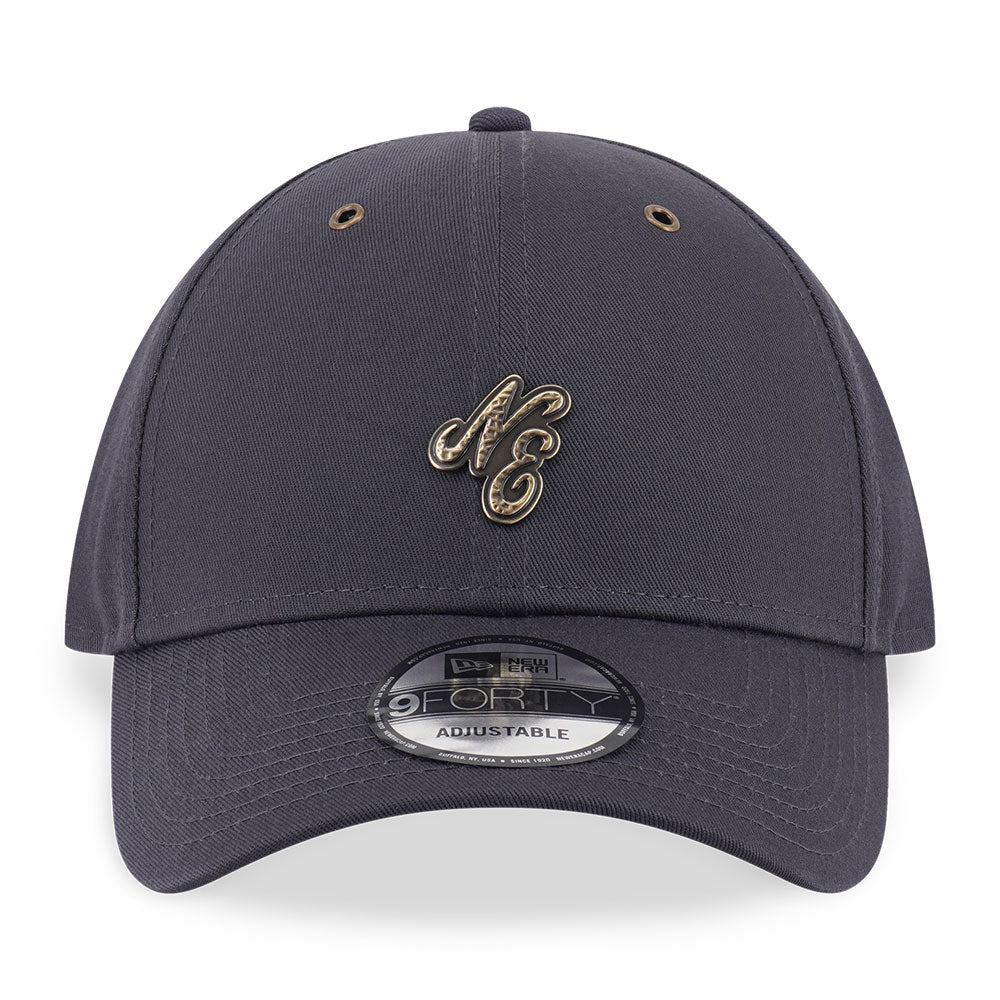 New Era NE Script Hammered Metal Badge FW26 Graphite 9FORTY Adjustable Cap